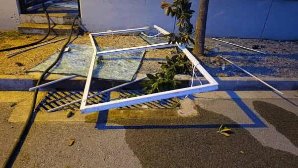 Έκρηξη σε επαγγελματικό χώρο στη Λαμία: «Πεταχτήκαμε από τα κρεβάτια μας» - Φωτογραφία 2