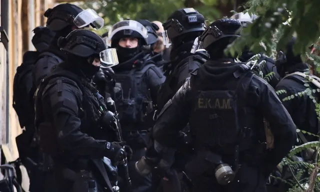 Ελληνικό FBI: Σάλος στην Αττική με έφοδο σε οίκους ανοχής και 26 συλλήψεις - Φωτογραφία 2