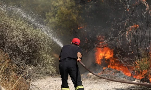 Φωτιά στα Γιαννωτά Λάρισας: Μεγάλη κινητοποίηση της Πυροσβεστικής