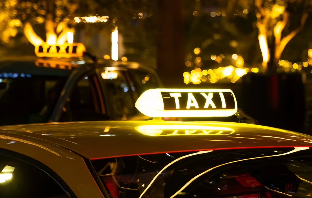 Οδηγός ταξί ζήτησε 600 ευρώ από τουρίστες για κούρσα από το αεροδρόμιο στην Αθήνα
