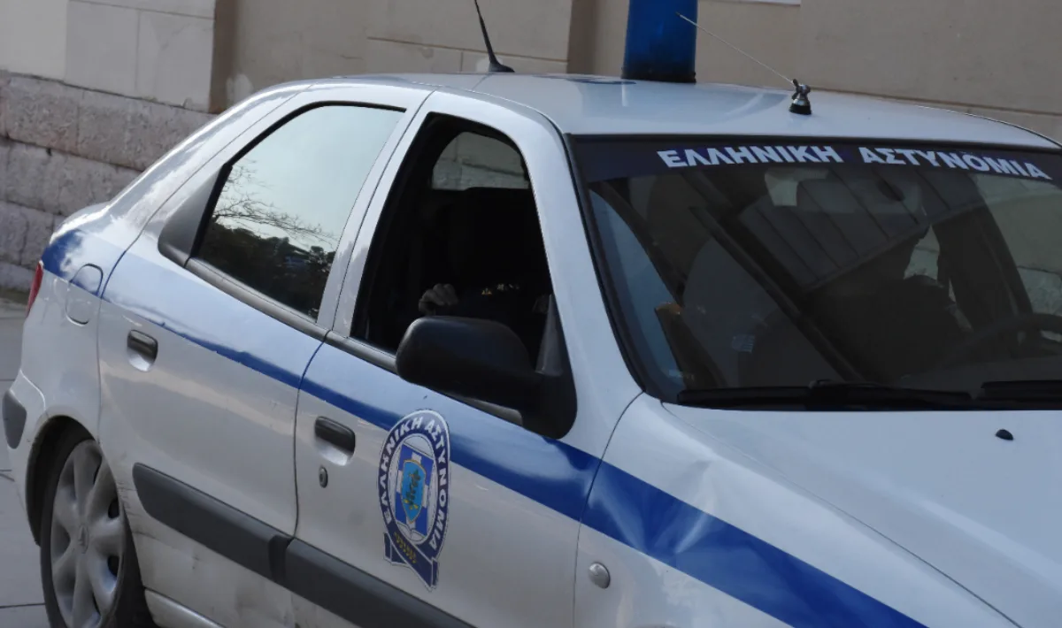 Σύλληψη τριών ατόμων στον Άγιο Δημήτριο για απάτη σε βάρος 88χρονου - Φωτογραφία 1