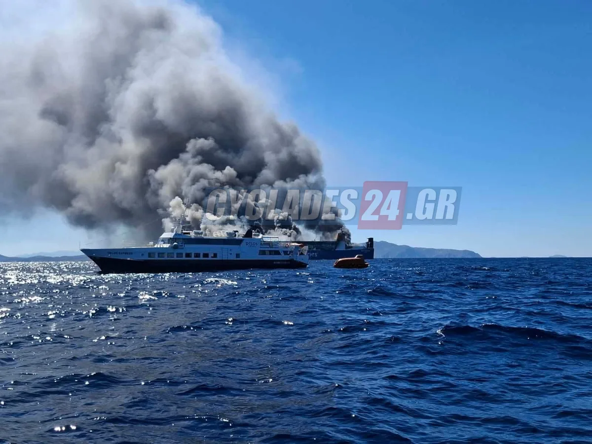 Φωτιά στο Blue Carrier 2: Θρίλερ στο Αιγαίο με την εκκένωση του πλοίου - Φωτογραφία 2