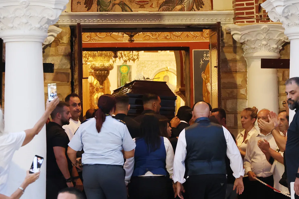 Γιώργος Μαζωνάκης: Σήμερα το μεσημέρι η κηδεία του δημοφιλή τραγουδιστή - Φωτογραφία 2