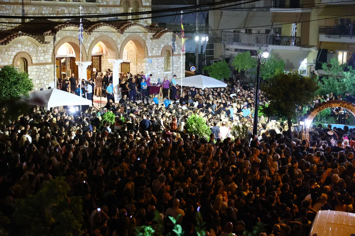 Γιώργος Μαζωνάκης: Σήμερα το μεσημέρι η κηδεία του δημοφιλή τραγουδιστή - Φωτογραφία 3