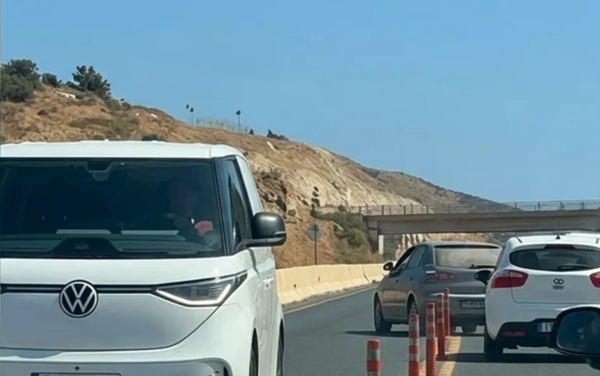 Κρήτη: 16χρονος οδηγός ΙΧ στον ΒΟΑΚ έριξε το αυτοκίνητο στη θάλασσα για να κρυφτεί - Φωτογραφία 1