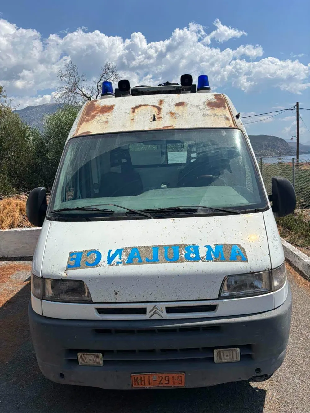 Σάλος για το ασθενοφόρο στη Μάνη: Όχημα 30 ετών με 1 εκατομμύριο χιλιόμετρα - Φωτογραφία 1