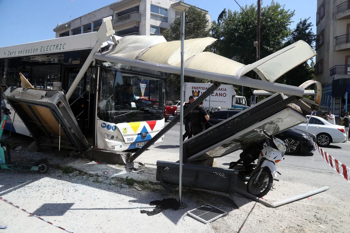 Τροχαίο στη Θεσσαλονίκη: Το χειρουργείο για την 21χρονη και η εμπλοκή δύο λεωφορείων - Φωτογραφία 2