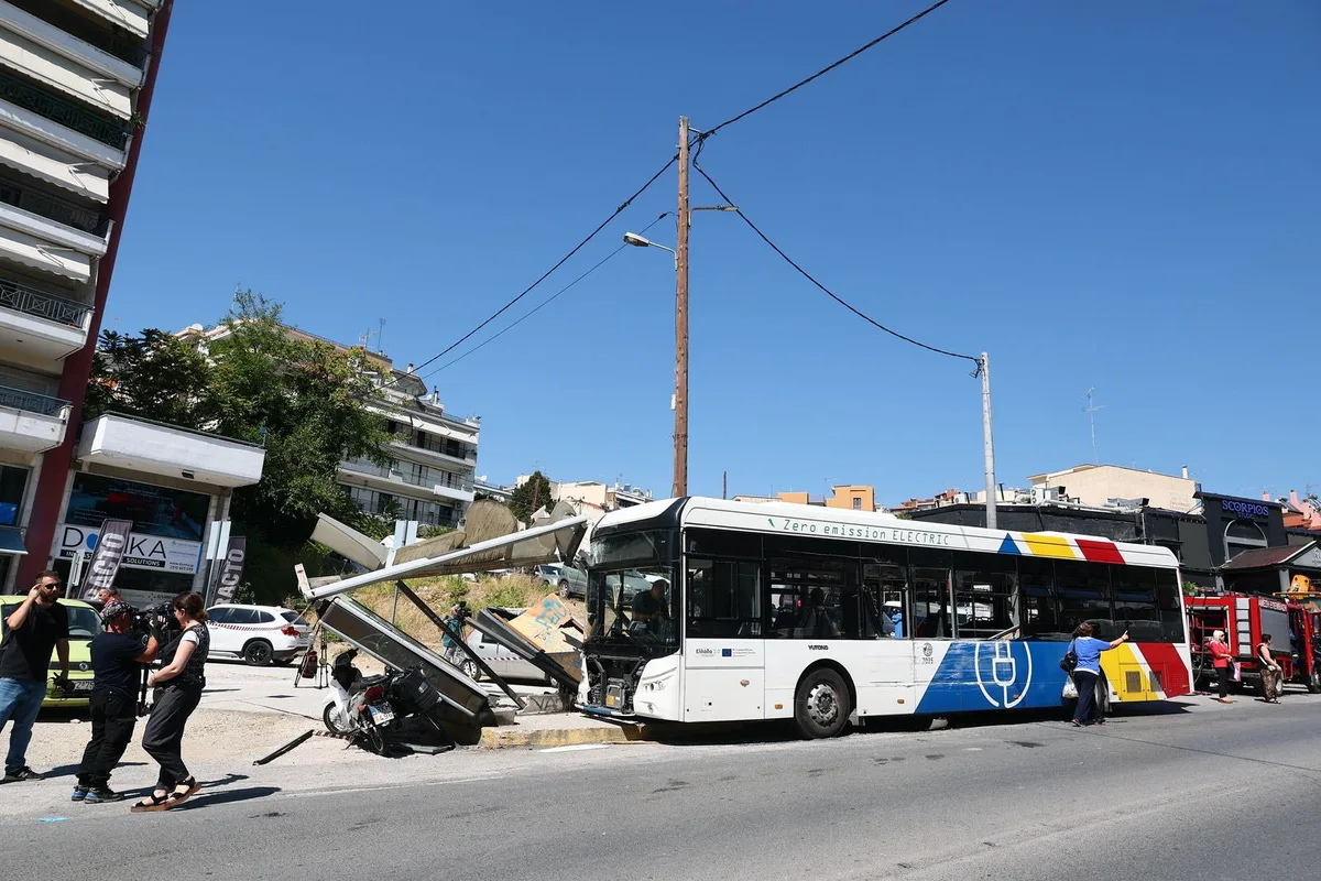 Τροχαίο στη Θεσσαλονίκη: Το χειρουργείο για την 21χρονη και η εμπλοκή δύο λεωφορείων - Φωτογραφία 3