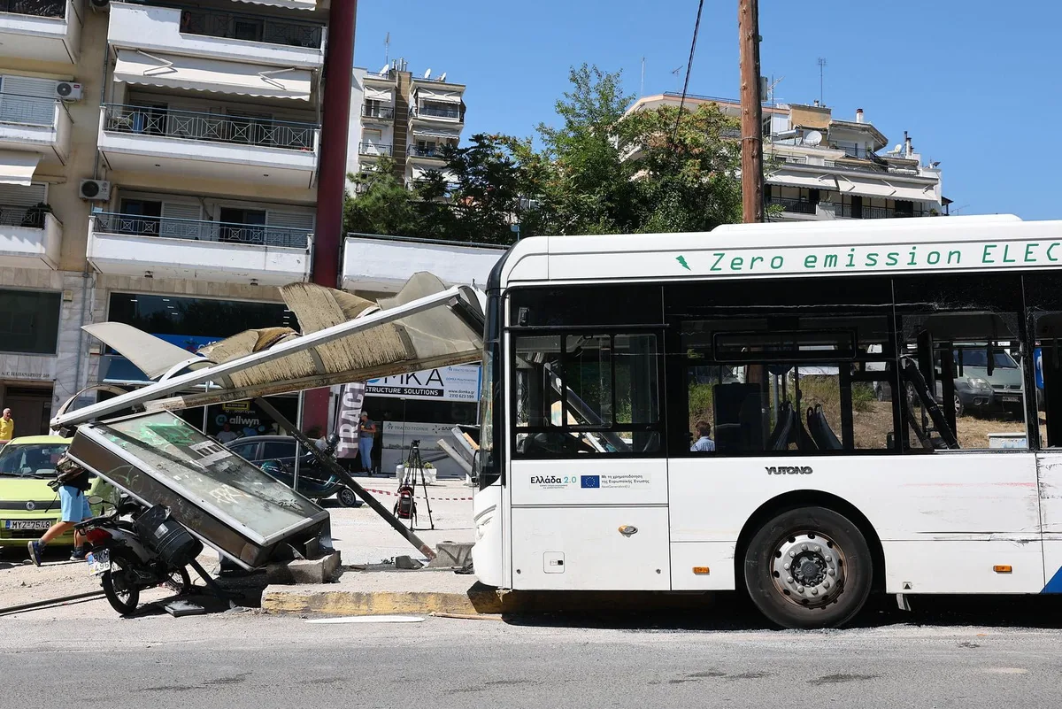 Τροχαίο στη Θεσσαλονίκη: Το χειρουργείο για την 21χρονη και η εμπλοκή δύο λεωφορείων - Φωτογραφία 4