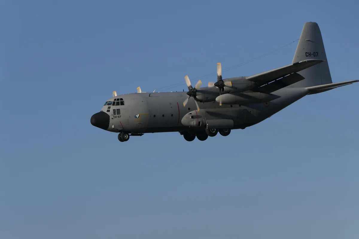 Αναγκαστική προσγείωση C-130 στο Ηράκλειο: Συναγερμός στην Κρήτη για στρατιωτικό αεροσκάφος - Φωτογραφία 1