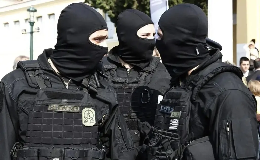 Αστυνομικές επιχειρήσεις στην Πελοπόννησο: 9 συλλήψεις σε καταυλισμούς Ρομά - Φωτογραφία 2