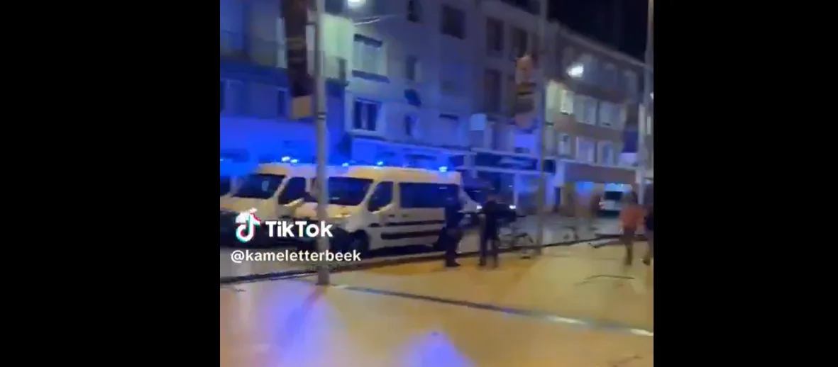 Αστυνομική προστασία στο ζαχαροπλαστείο της οικογένειας Μακρόν στη Γαλλία - Φωτογραφία 3