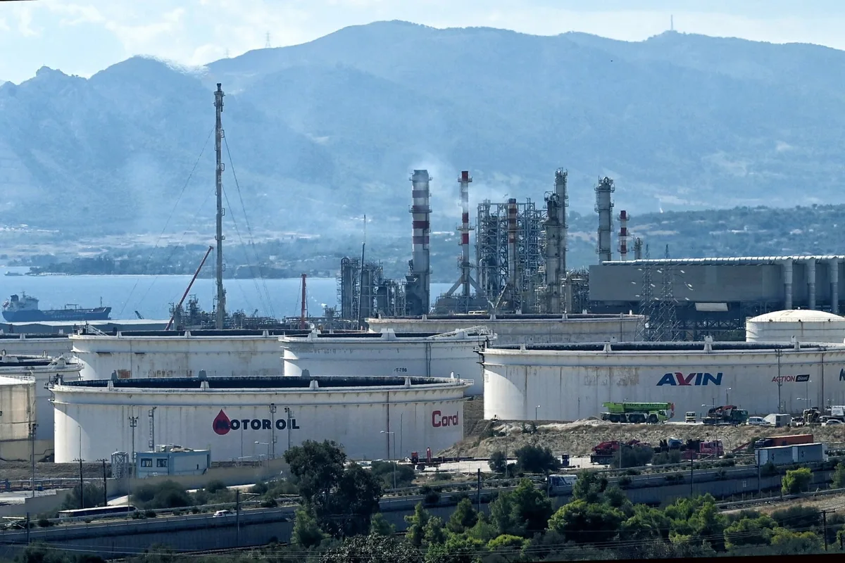 Έκρηξη στη Motor Oil: Κατέληξε ο 50χρονος εργαζόμενος στη ΜΕΘ - Φωτογραφία 1
