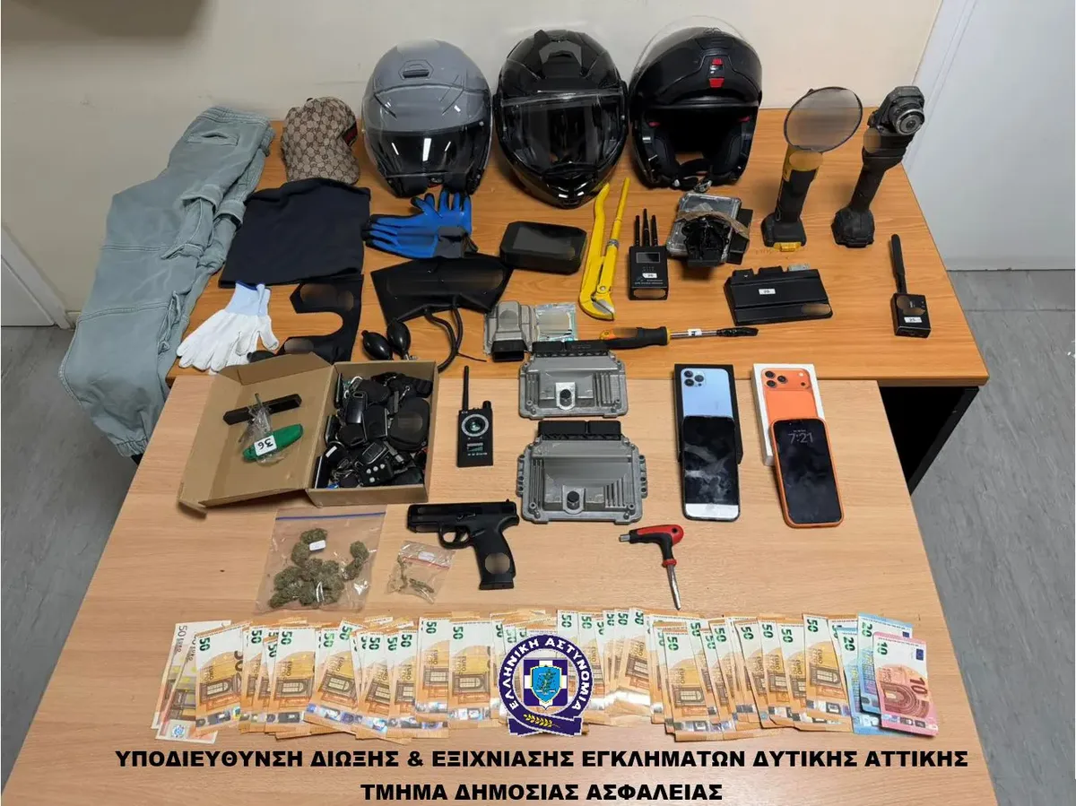 Εξάρθρωση σπείρας κλοπής οχημάτων με λεία άνω των 350.000 ευρώ στην Αττική - Φωτογραφία 3