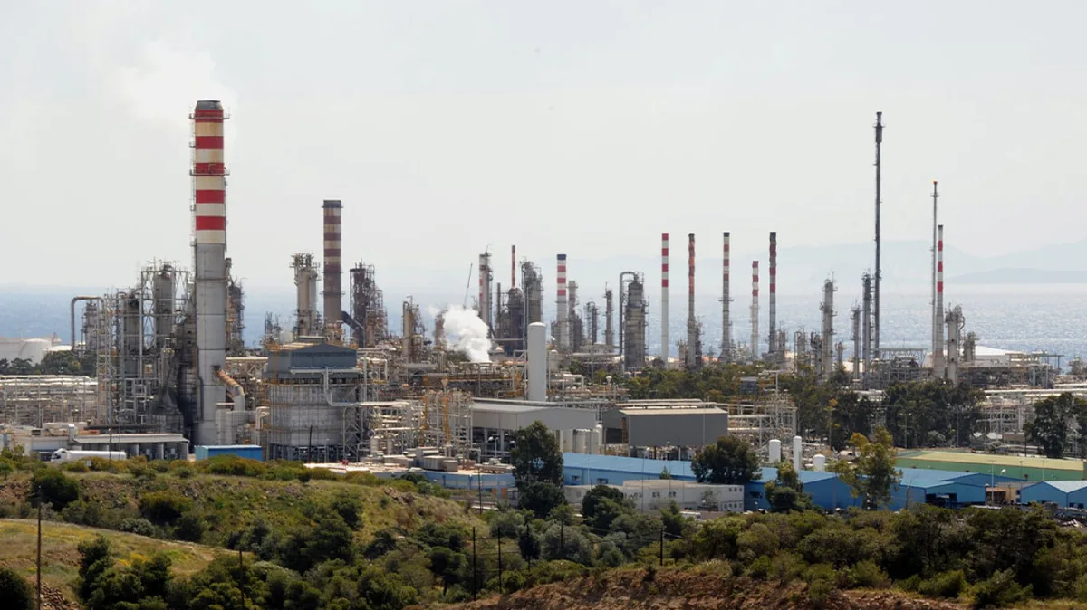 Motor Oil: Νεκρός ο ένας εργάτης από την ισχυρή έκρηξη στους Αγίους Θεοδώρους - Φωτογραφία 1