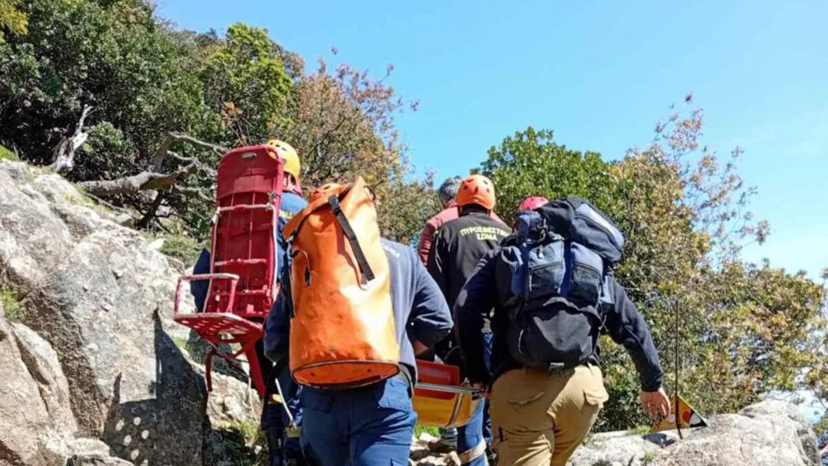 Πεζοπορία στην Κόρινθο: Κατέρρευσε 42χρονος και μεταφέρθηκε χωρίς τις αισθήσεις του - Φωτογραφία 1