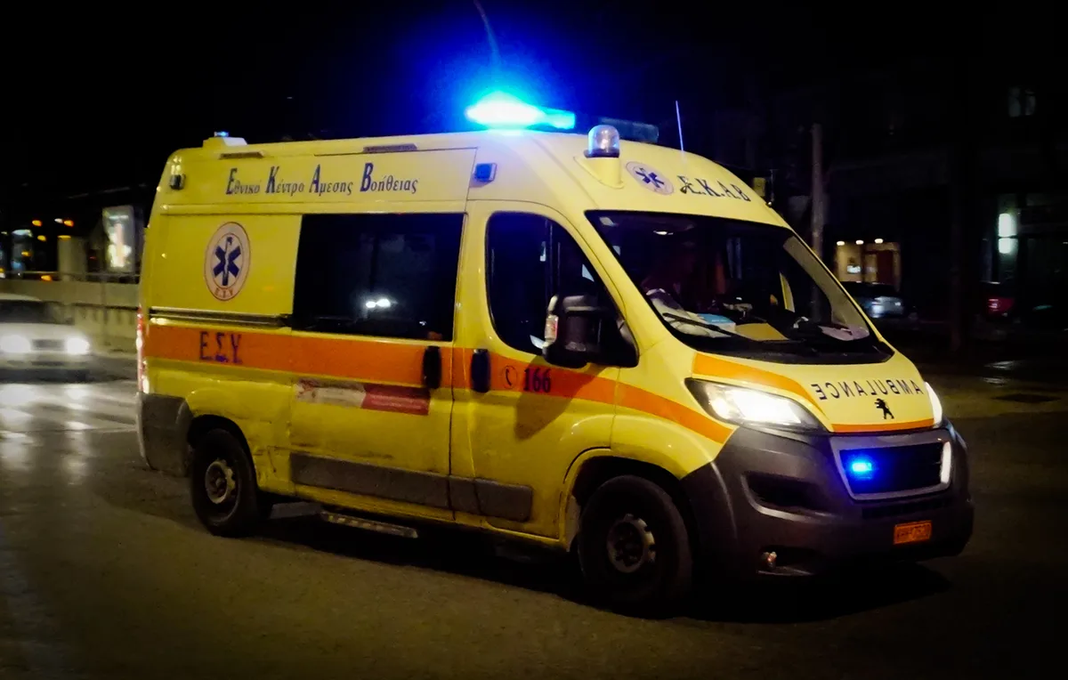 Σοβαρό τροχαίο στην Κορίνθου: Σύγκρουση οχημάτων και δύο τραυματίες - Φωτογραφία 1