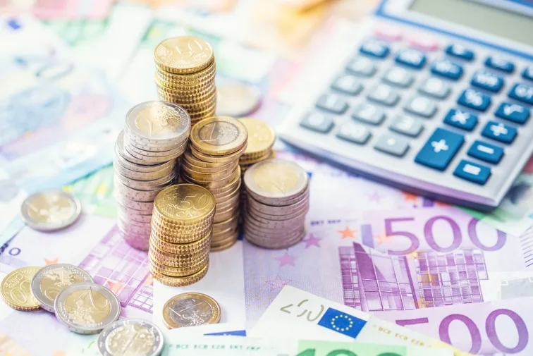Το εισόδημα των νέων στην Ελλάδα παραμένει καθηλωμένο στο μισό του ευρωπαϊκού μέσου όρου - Φωτογραφία 2