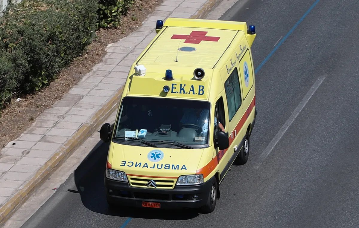 Τροχαίο στη Βουλιαγμένης: Νεκρή γυναίκα μετά από παράσυρση από λεωφορείο - Φωτογραφία 1